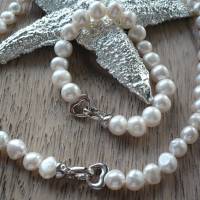 Traumhaft schöne echte Perlenkette mit Echt Silber Herz-Verschluss,Handgefertigte Süßwasser Perlenkette mit Herz, Bild 1