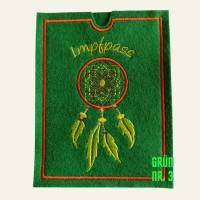 Hülle für den Impf-Pass in grün aus Filz gefertigt,mit dekorativem Muster gestickt Bild 4