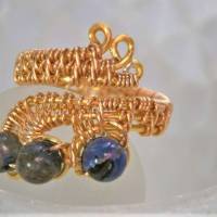 Ring handgewebt Iolith blau Wassersafir Spiralring verstellbar goldfarben wirework Daumenring Bild 3