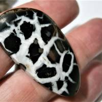 Ring schwarz grau mit 41 x 22 Millimeter großem Septarie Stein freeform ausgefallen großer statementring im boho chic Bild 6