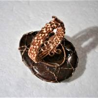 Ring mit 30 x 36 Millimeter großem Stein rotbraun Jaspis verstellbar handgewebt in wirework Kupfer Bild 4