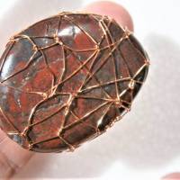 Ring mit 30 x 36 Millimeter großem Stein rotbraun Jaspis verstellbar handgewebt in wirework Kupfer Bild 5