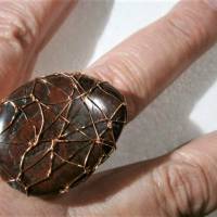 Ring mit 30 x 36 Millimeter großem Stein rotbraun Jaspis verstellbar handgewebt in wirework Kupfer Bild 6