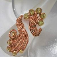 Ring handgewebt Kupfer rosegoldfarben mit Peridot hellgrün im Spiralring verstellbar als Daumenring Bild 2