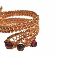 Ring handgewebt Granat poliert Spiralring verstellbar goldfarben wirework Daumenring Bild 1