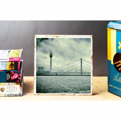 Fernsehturm Düsseldorf, Mannesmannufer mit  Altstadt, Foto auf Holz 22x22 cm, handmade