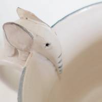 Handgemachter Keramikbecher mit kleinem Elefanten Bild 2