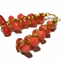 Ohrringe rote Koralle Drahtschmuck goldfarben Boho chic von Hand gefertigt Bild 1