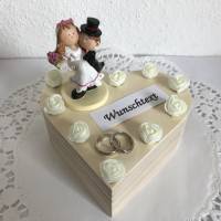 Geldgeschenk Hochzeit Herz Holz-Box Brautpaar Rosen Ringe personalisiert Namen Trauung Standesamt Flitterwochen kaufen Bild 2