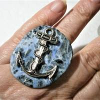 Blauer Ring mit Anker auf Sodalith jeansblau 40 x 35 Millimeter schwarz verstellbar zum boho chic marine look Bild 7