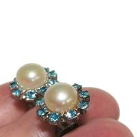 Ohrstecker handgemacht weiße Perle in glitzerndem blau Perlenohrringe pastell als Brautschmuck Bild 1