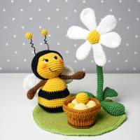Häkelanleitung Bienchen mit Blume und Eimer - PDF Datei Bild 1