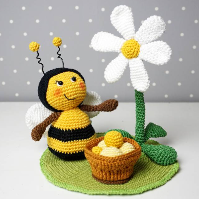 Häkelanleitung Bienchen mit Blume und Eimer - PDF Datei