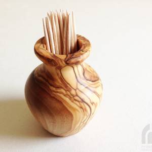 Zahnstocherhalter „Vase“, Zahnstocherspender, aus Olivenholz in Handarbeit Bild 1