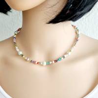 kurze bunte Kette mit verschiedenen Perlen aus Glas in zarten Pastellfarben, Pastelltöne, sommerliche Choker Halskette Bild 3