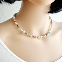 kurze bunte Kette mit verschiedenen Perlen aus Glas in zarten Pastellfarben, Pastelltöne, sommerliche Choker Halskette Bild 4