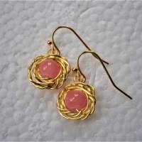 Ohrringe mit rosa Achat in wirework goldfarben rund zum hippy boho chic Drahtschmuck als Geschenk Bild 3