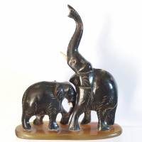 Zwei Elefanten aus Büffelhorn um 1960/1970 Bild 1