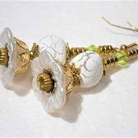 Ohrringe weiße Blüten goldfarben handgemacht Brautschmuck im boho chic Bild 3