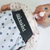 Schlafsack Sterne hellgrau Strampelsack Pucksack Sommerschlafsack für Babys mit Namen - personalisiertes Geschenk Baby Bild 3
