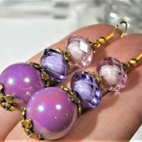 Ohrringe üppig funkelnd in lila flieder violett handgemacht goldfarben als Geschenk Unikat Bild 4