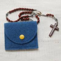 Bestickte Rosenkranztasche aus blauem Filz mit goldenem Spruch "Gott beschütze dich" *sofort versandfertig Bild 2