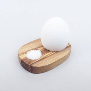 Eierhalter mit Salzmulde, Holz Eierbecher, handgefertigt aus Olivenholz Bild 6