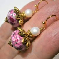 Ohrringe handgefertigt mit pink Mosaikjaspis und Süßwasserzuchtperle weiß goldfarben boho chic Bild 4