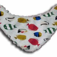 Baby-Halstuch Fische Alpenfleece bestickt mit Namen Dreieckstuch Schal Kinder-Halstuch aus kuschelweichem Plüsch Bild 1