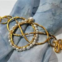 Tuchnadel mit Süßwasserzuchtperlen weiß an goldfarben celtic knot Brautschmuck Geschenk für sie Bild 10