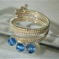 Ring blau handgewebt mit Quarz pastell Spiralring silberfarben verstellbar als Design Bandring wirework Daumenring Bild 4