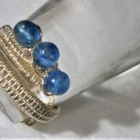 Ring blau handgewebt mit Quarz pastell Spiralring silberfarben verstellbar als Design Bandring wirework Daumenring Bild 5