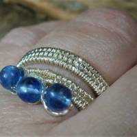 Ring blau handgewebt mit Quarz pastell Spiralring silberfarben verstellbar als Design Bandring wirework Daumenring Bild 6