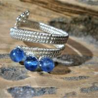 Ring blau handgewebt mit Quarz pastell Spiralring silberfarben verstellbar als Design Bandring wirework Daumenring Bild 7