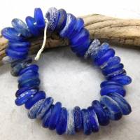 kurzer Strang mit 43 alten Dutch Dogon Ringen aus dem Afrikahandel - blaue Glasringe Bild 1