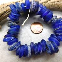 kurzer Strang mit 43 alten Dutch Dogon Ringen aus dem Afrikahandel - blaue Glasringe Bild 2