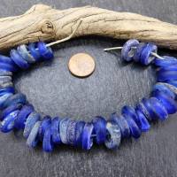 kurzer Strang mit 43 alten Dutch Dogon Ringen aus dem Afrikahandel - blaue Glasringe Bild 3