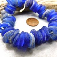 kurzer Strang mit 43 alten Dutch Dogon Ringen aus dem Afrikahandel - blaue Glasringe Bild 4