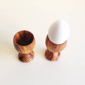 Eierbecher auf Fuß, Eierhalter, Mini Holz Becher,Stückzahl wählbar, aus Olivenholz in Handarbeit. Bild 7
