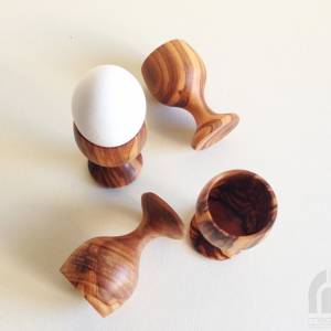 Eierbecher auf Fuß, Eierhalter, Mini Holz Becher,Stückzahl wählbar, aus Olivenholz in Handarbeit. Bild 9