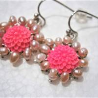 Ohrringe Blüte pink handgemacht mit schimmernden Keshiperlen rosa romantisch Brautschmuck Bild 1