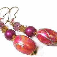 lange Ohrringe funkelnd in Acryl pink violett gelb handgemacht goldfarben extralang im boho chic Bild 1
