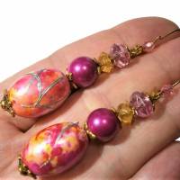 lange Ohrringe funkelnd in Acryl pink violett gelb handgemacht goldfarben extralang im boho chic Bild 3