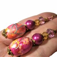 lange Ohrringe funkelnd in Acryl pink violett gelb handgemacht goldfarben extralang im boho chic Bild 4