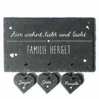 Türschild Familie Schiefer  mit 3 - 6 Herzanhängern, handbemalt und individuell personalisiert Bild 1