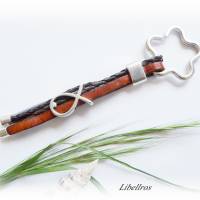 Schlüsselanhänger aus Leder mit Fisch - Geschenk,Lederanhänger,maritim,modisch,braun,grau Bild 1