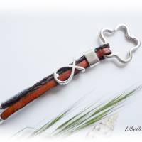 Schlüsselanhänger aus Leder mit Fisch - Geschenk,Lederanhänger,maritim,modisch,braun,grau Bild 3
