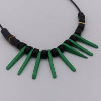 Halskette aus Keramikperlen, schwarz grün, 40 + 4 cm, feine Halskette mit Keramikperlen, Lederkette, Keramikschmuck Bild 1