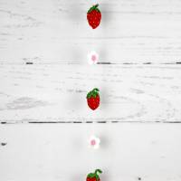 Erdbeeren & Blumen ~ Girlande | Sommer | Geschenkidee Bild 4