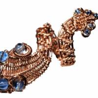 Ring handgewebt Kupfer rotgoldfarben mit Quarz blau im Spiralring verstellbar als Daumenring boho Bild 1